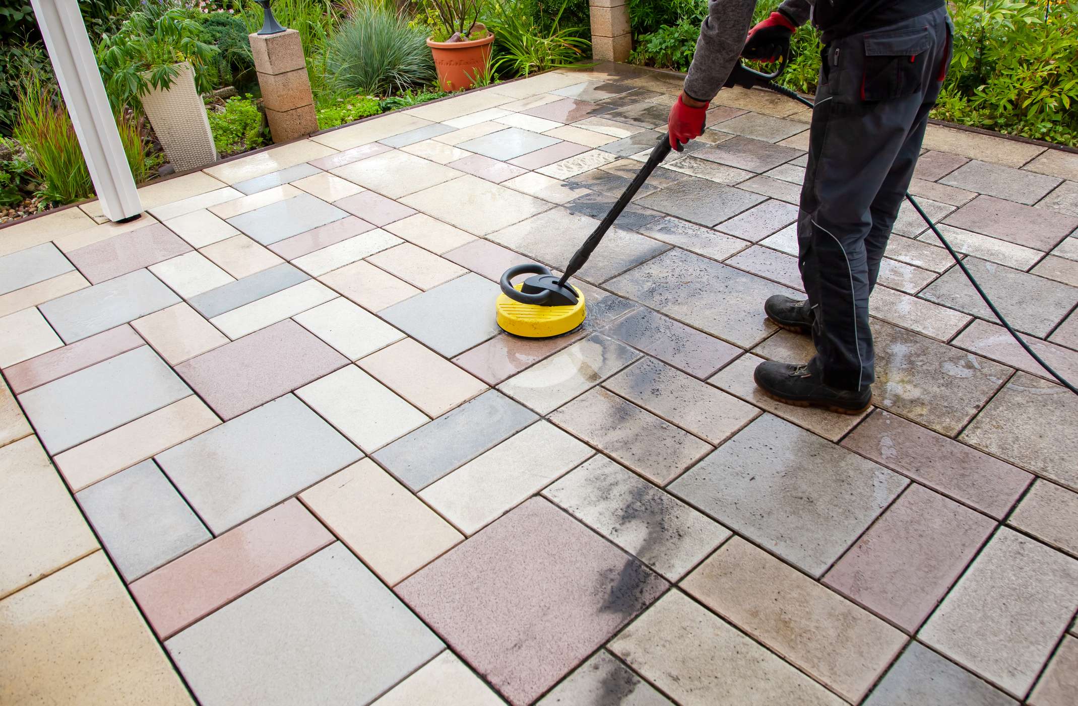 Steinreinigung Berlin - Reinigungsfirma - Gebäudereinigung - Gebäudeservice Breitinger - Terrassenreinigung